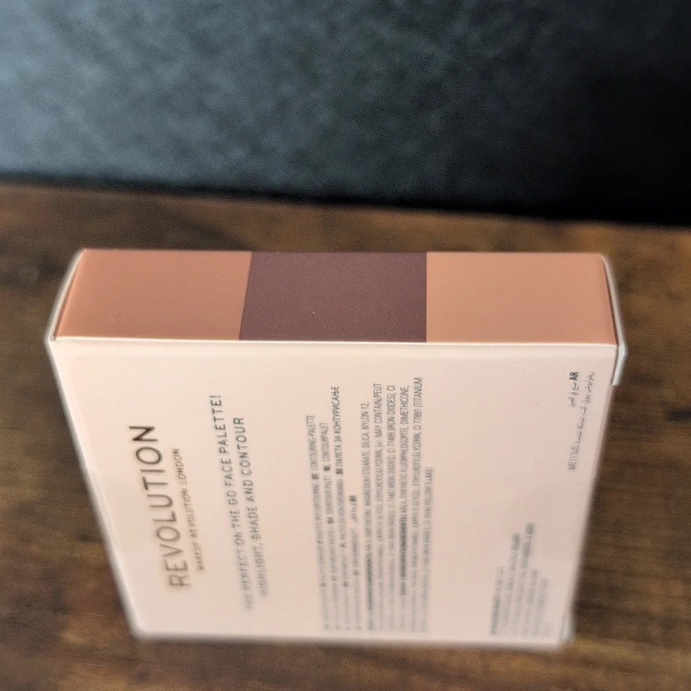 Makeup Revolution Contour Powder Compact In Shade Light